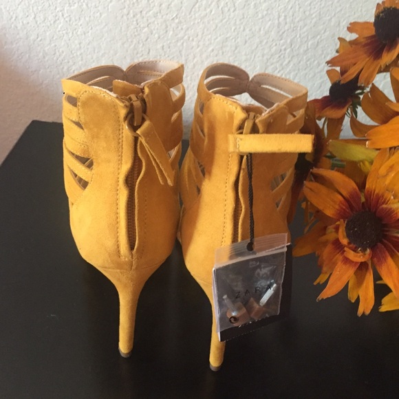 Zara Caged-style yellow heels - Picture 5 of 6